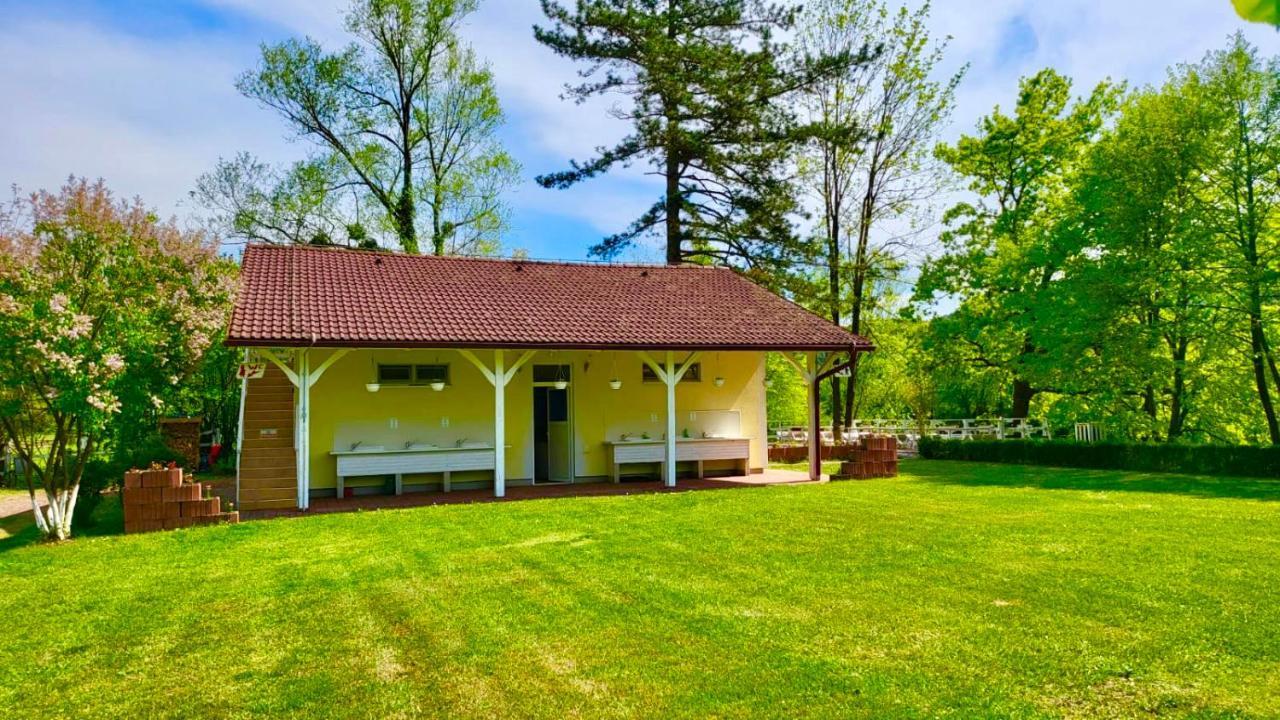 Hotel Una Kamp à Bosanska Krupa Extérieur photo